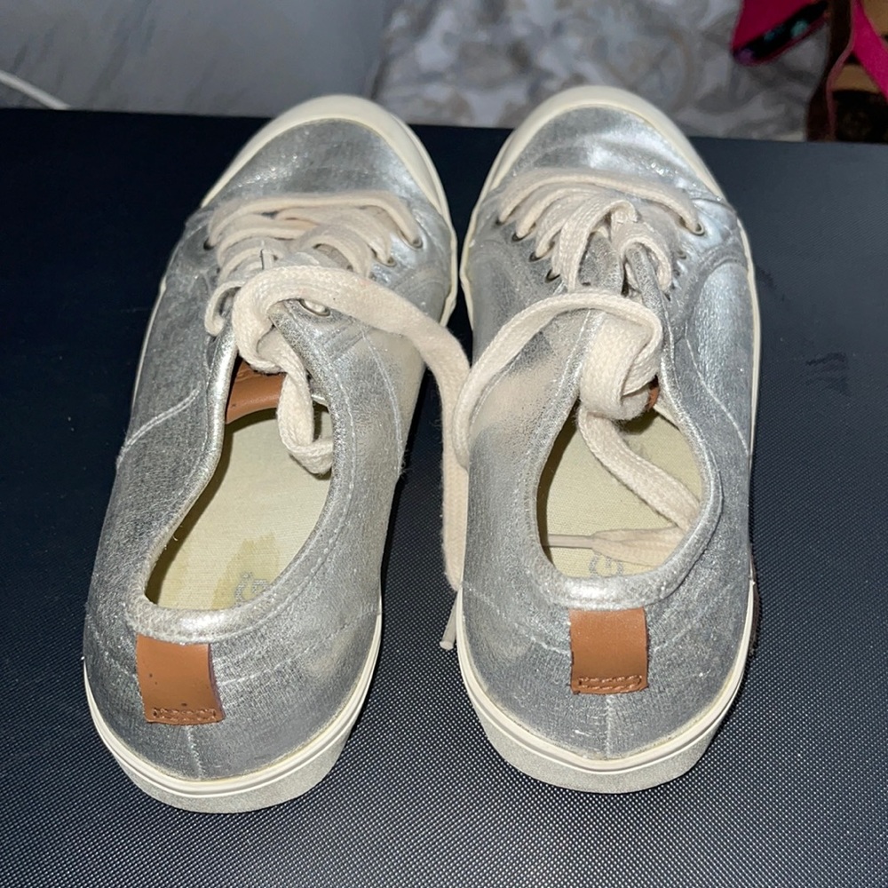 UGG Mikki Sterling Metallic Silver Low Top Sneakers youth Size 5 #1011823K - Picture 6 of 11